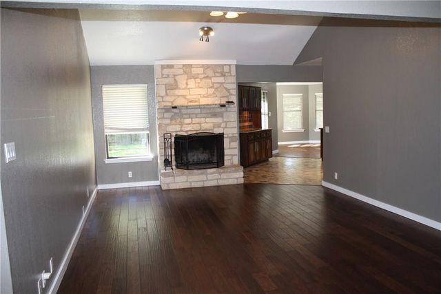 309 Juniper DR, Mountain City, TX 78610