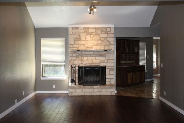 309 Juniper DR, Mountain City, TX 78610