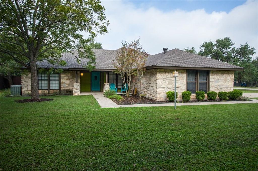 309 Juniper DR, Mountain City, TX 78610