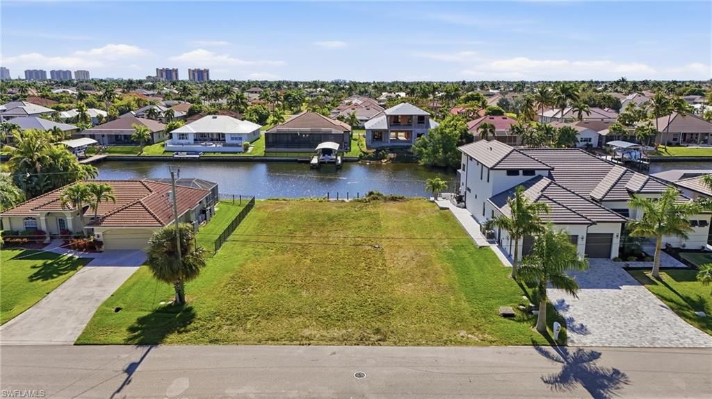 Image 7 of property listing at 1912 SW 48th LN, Cape Coral, FL 33914