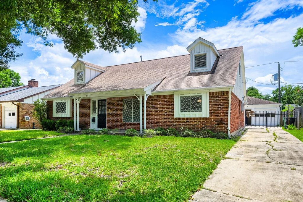 8927 Langdon Lane, Houston, TX 77036