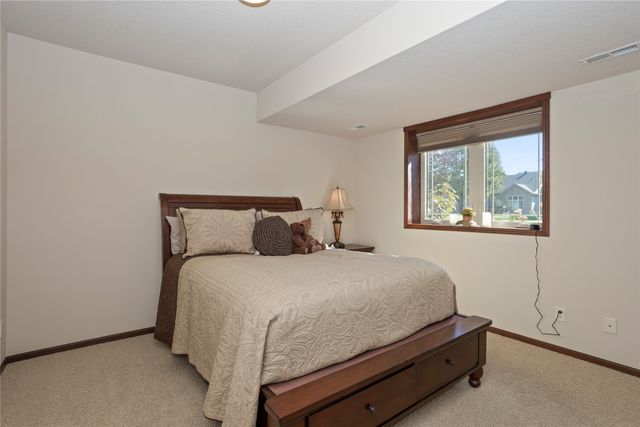 535 71st Street, West Des Moines, IA 50266