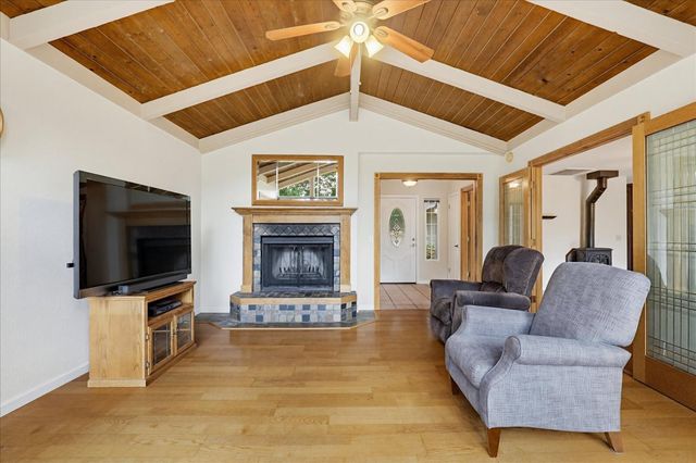 16005 Langley Pl, Grass Valley, CA 95949