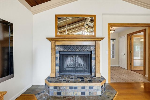 16005 Langley Pl, Grass Valley, CA 95949