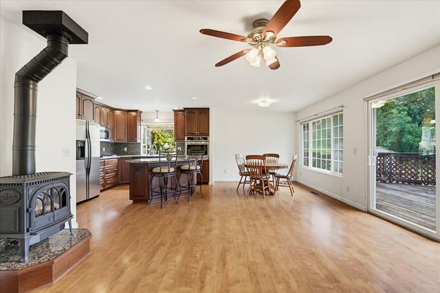 16005 Langley Pl, Grass Valley, CA 95949