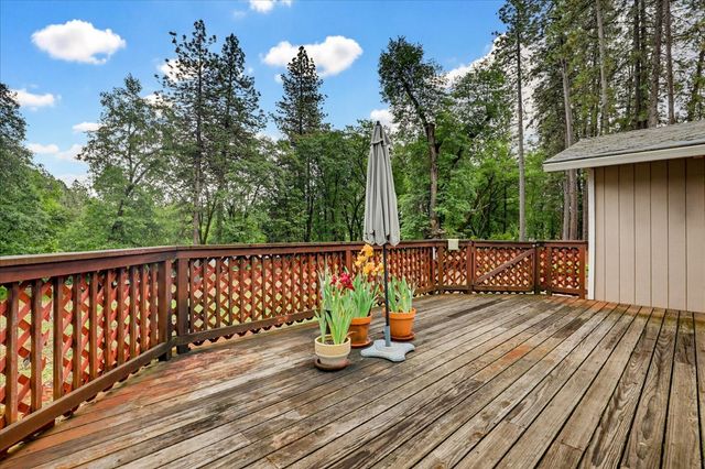16005 Langley Pl, Grass Valley, CA 95949