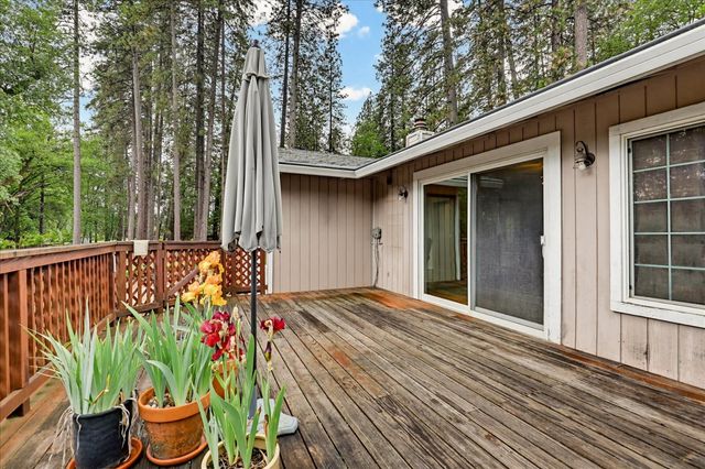 16005 Langley Pl, Grass Valley, CA 95949