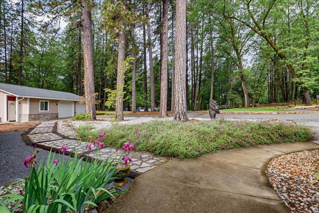 16005 Langley Pl, Grass Valley, CA 95949