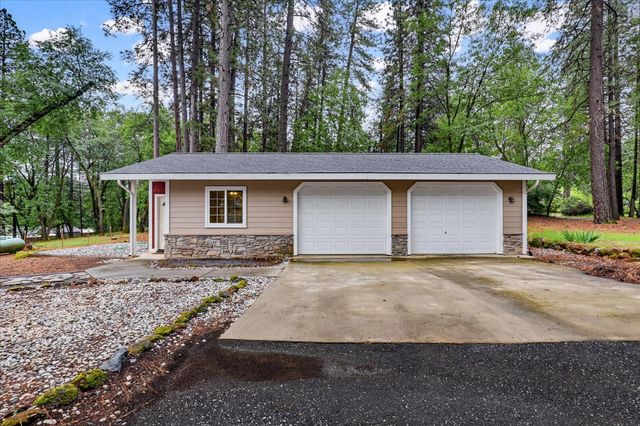 16005 Langley Pl, Grass Valley, CA 95949
