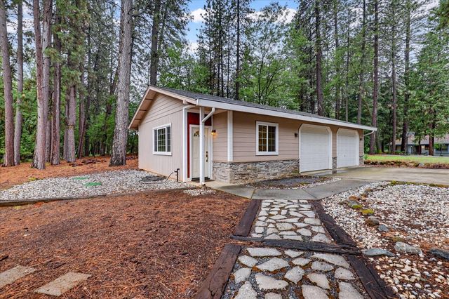 16005 Langley Pl, Grass Valley, CA 95949