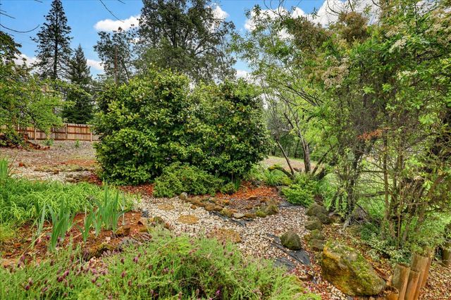 16005 Langley Pl, Grass Valley, CA 95949