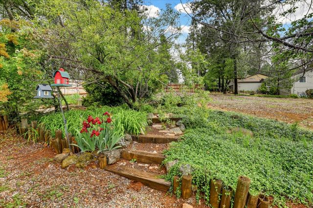 16005 Langley Pl, Grass Valley, CA 95949