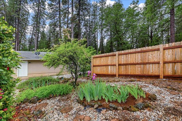 16005 Langley Pl, Grass Valley, CA 95949