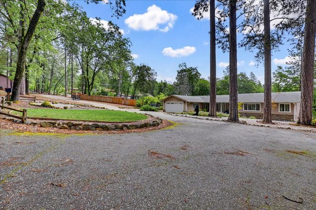 16005 Langley Pl, Grass Valley, CA 95949
