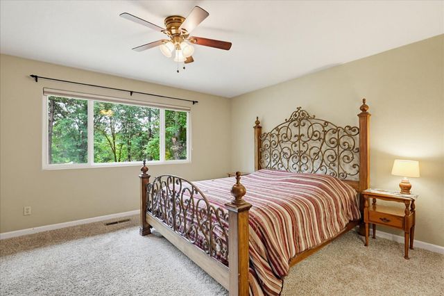 16005 Langley Pl, Grass Valley, CA 95949