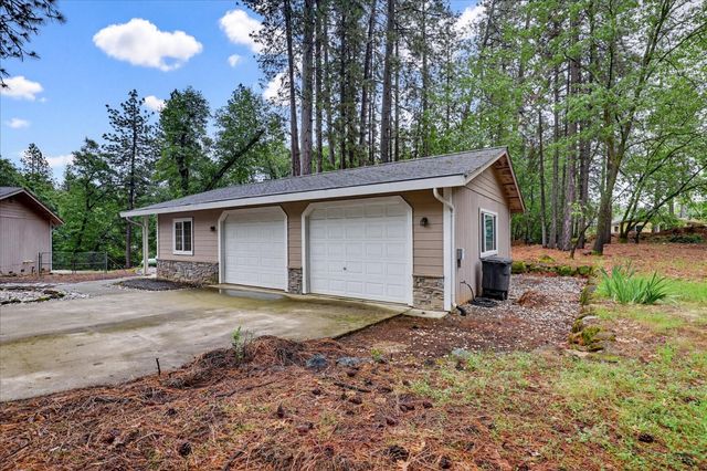 16005 Langley Pl, Grass Valley, CA 95949