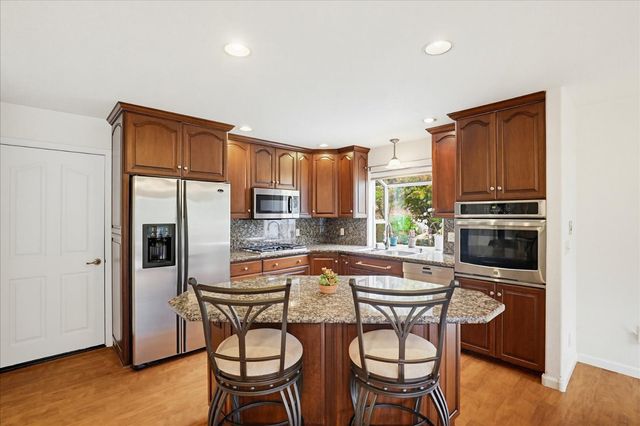16005 Langley Pl, Grass Valley, CA 95949