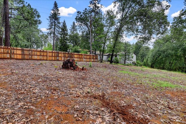 16005 Langley Pl, Grass Valley, CA 95949