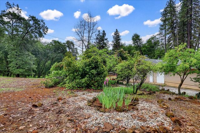 16005 Langley Pl, Grass Valley, CA 95949