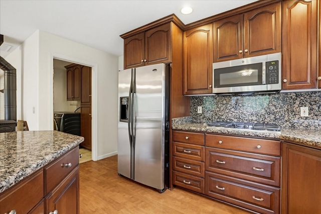16005 Langley Pl, Grass Valley, CA 95949