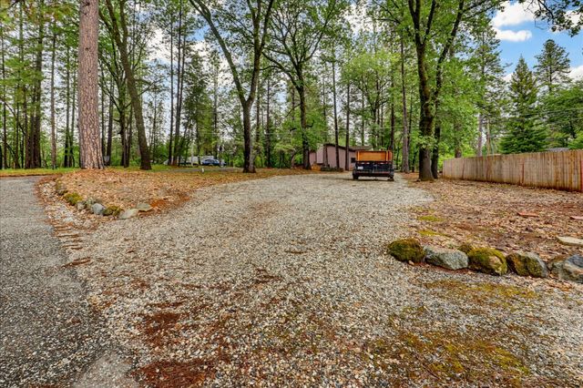 16005 Langley Pl, Grass Valley, CA 95949