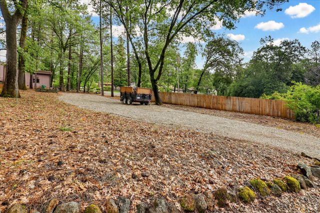 16005 Langley Pl, Grass Valley, CA 95949