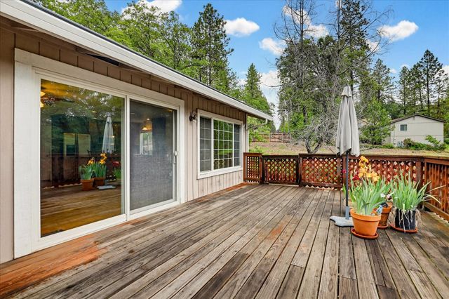16005 Langley Pl, Grass Valley, CA 95949