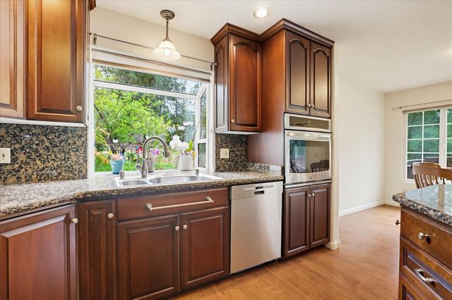 16005 Langley Pl, Grass Valley, CA 95949
