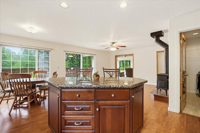 16005 Langley Pl, Grass Valley, CA 95949