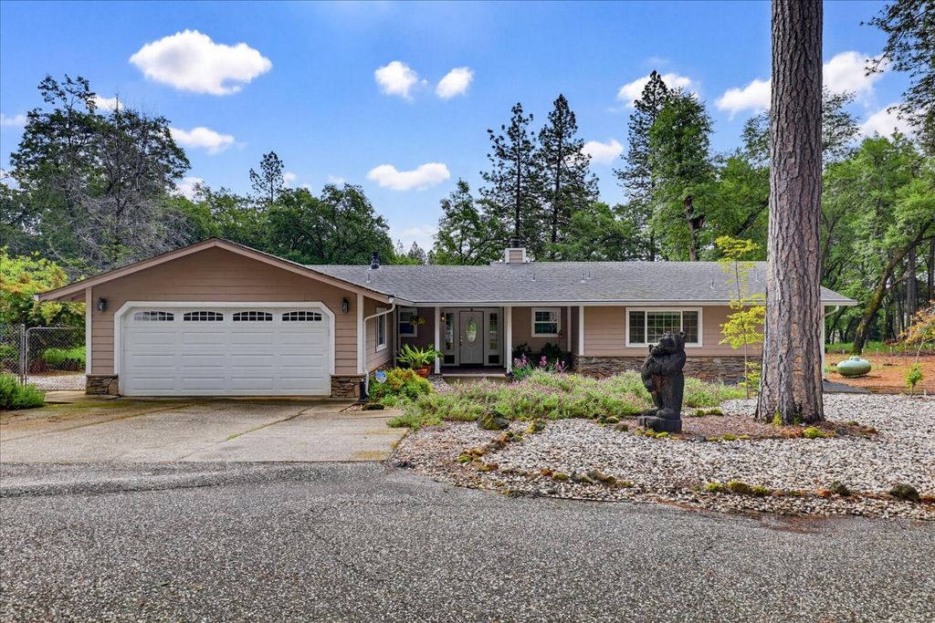 16005 Langley Pl, Grass Valley, CA 95949