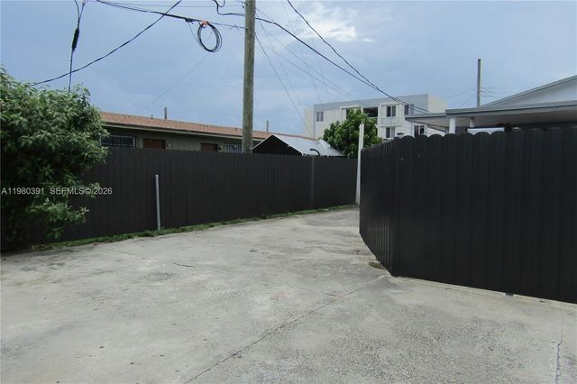 2223 NW 32nd St, Miami, FL 33142