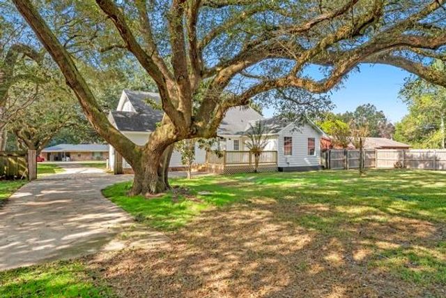 5185 Santos W Drive, Mobile, AL 36619