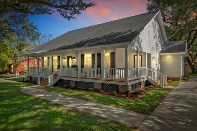 5185 Santos W Drive, Mobile, AL 36619