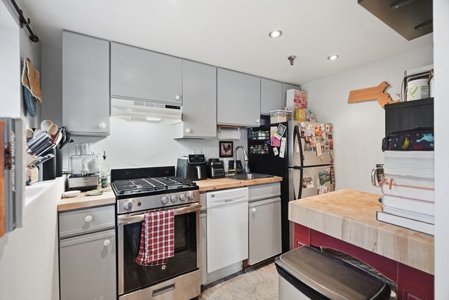 26 Commonwealth Ter 1, Boston, MA 02135
