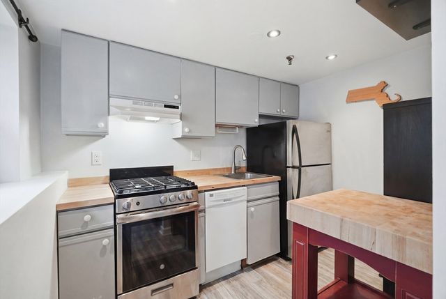26 Commonwealth Ter 1, Boston, MA 02135