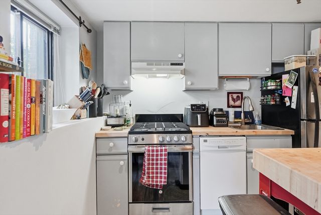 26 Commonwealth Ter 1, Boston, MA 02135