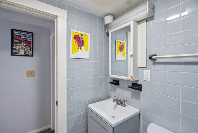 26 Commonwealth Ter 1, Boston, MA 02135