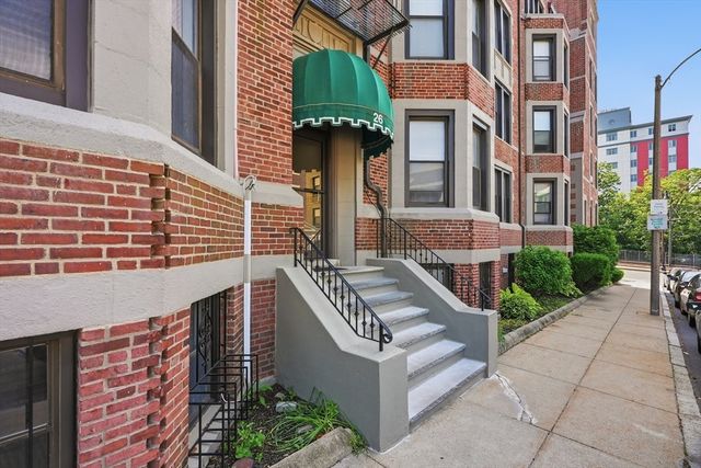 26 Commonwealth Ter 1, Boston, MA 02135