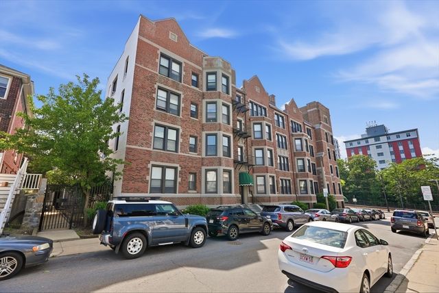 26 Commonwealth Ter 1, Boston, MA 02135