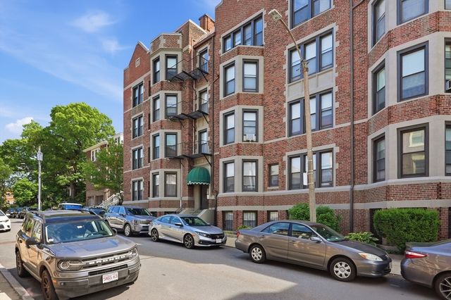 26 Commonwealth Ter 1, Boston, MA 02135