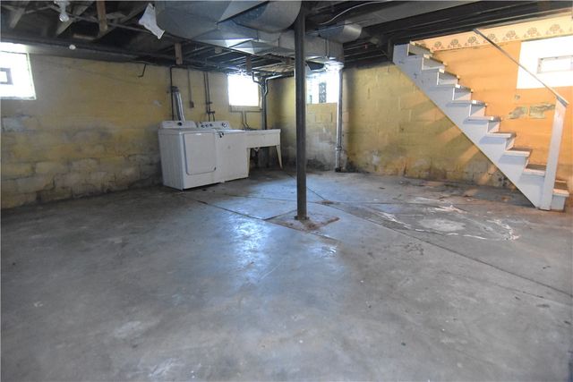 4803 Roberta Dr, West Mifflin, PA 15122