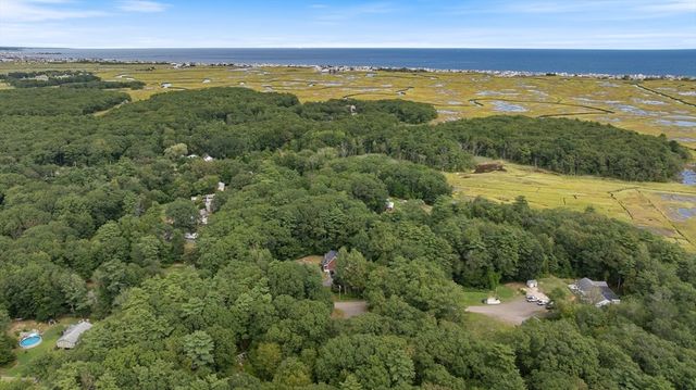 84 Forest Rd, Salisbury, MA 01952