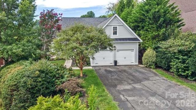 634 Vista Falls Road, Mills River, NC 28759