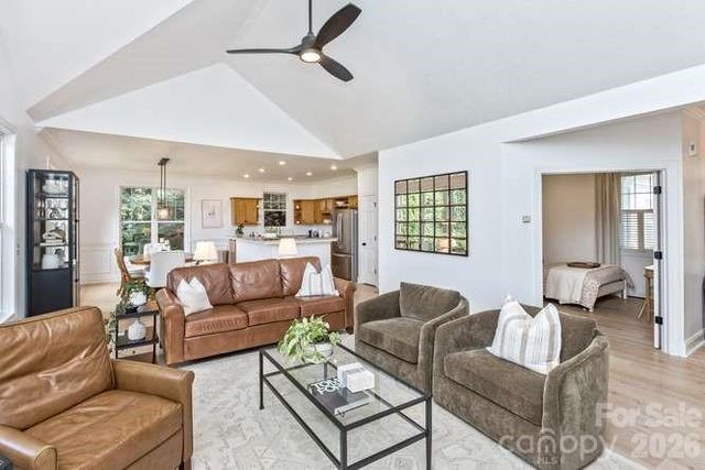 634 Vista Falls Road, Mills River, NC 28759