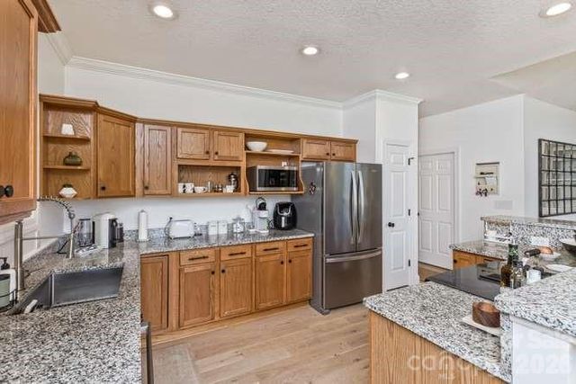 634 Vista Falls Road, Mills River, NC 28759