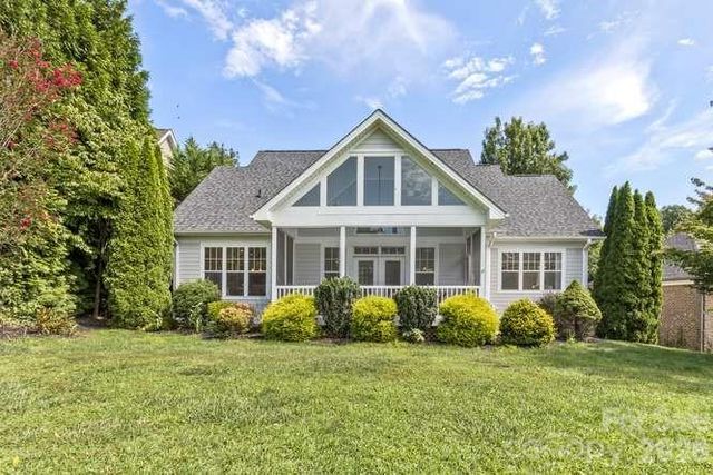 634 Vista Falls Road, Mills River, NC 28759