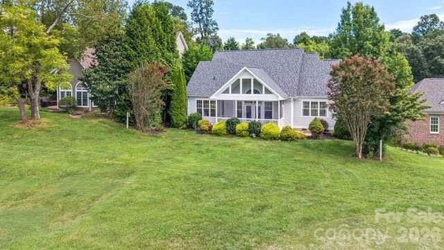 634 Vista Falls Road, Mills River, NC 28759