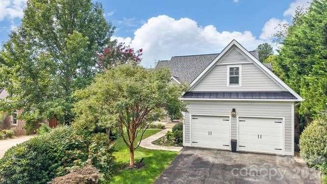 634 Vista Falls Road, Mills River, NC 28759