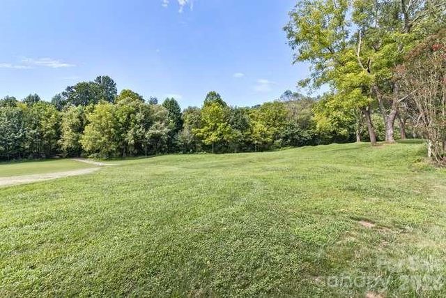 634 Vista Falls Road, Mills River, NC 28759
