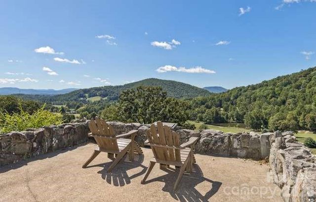 634 Vista Falls Road, Mills River, NC 28759